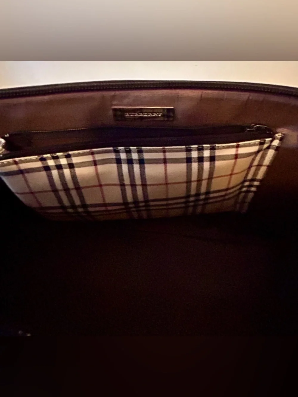 Burberry Saffiano Ceremonial Bag
Black Leather. Handmade Purse Charm included. - Picture 9 of 13